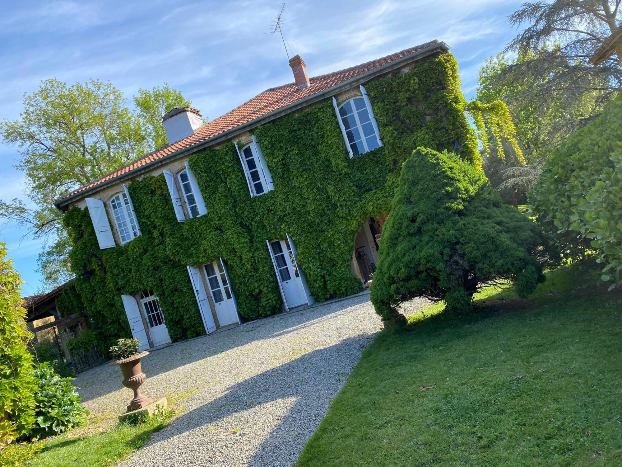 La Seigneurie De Tillac Exterior photo